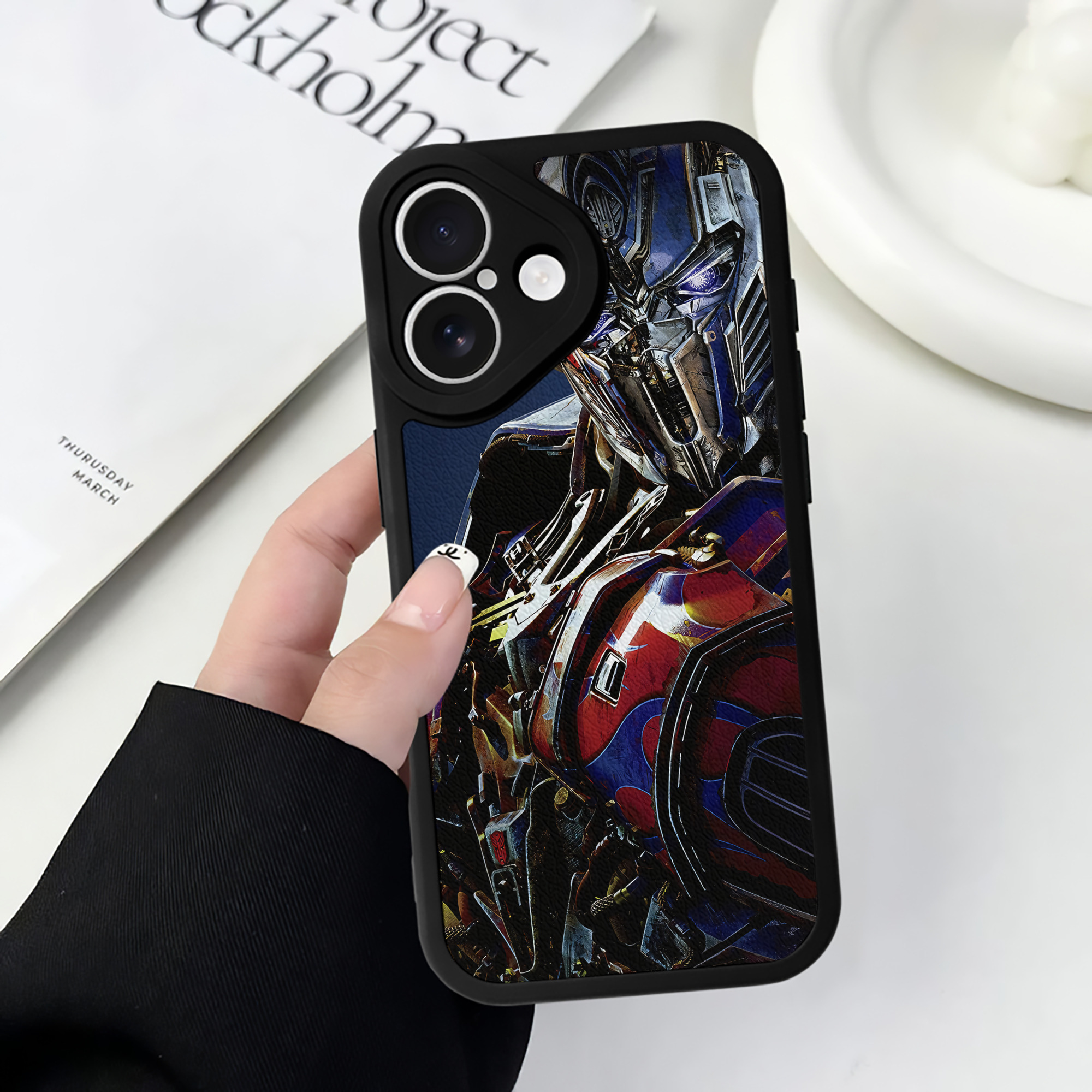 （画像用） Transformers トランスフォーマー 【iPhone 16シリーズ対応】シリコンスマホケース（レザー調） 材質：シリコン